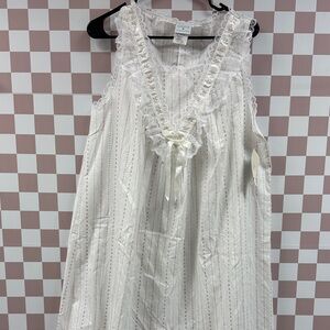 Vintage Gillian & O’Malley Elegant cotton White Lace Trim nightgown